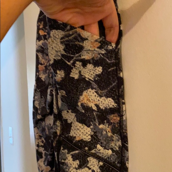 Lululemon Crops - Picture 4 of 4